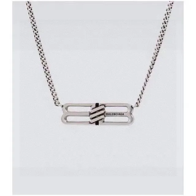Silver Curb Chain Geometric Pendant Necklace 3