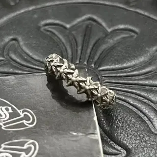 রূপার ফুলের নমুনা টেক্সচার্ড ব্যান্ড আংটি