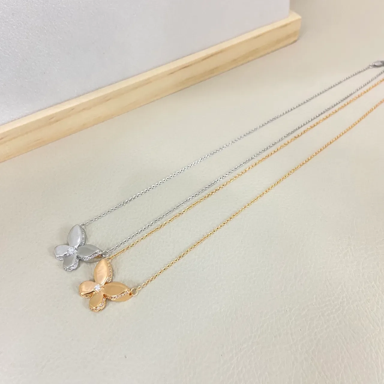 Collier Pendentif Papillon Argent Or Finition Émail Pétale 4
