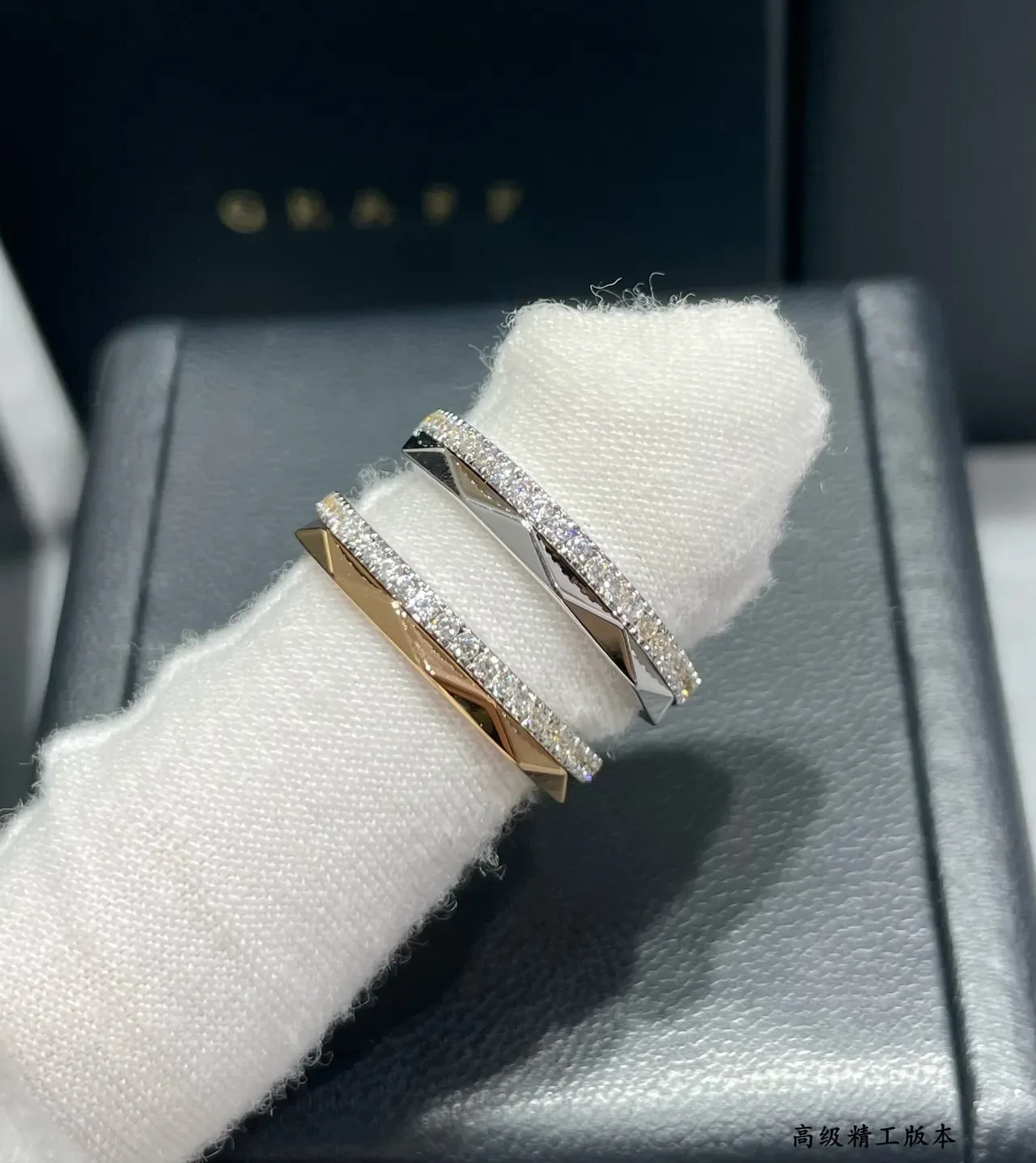 Bague géométrique faceted en argent et or avec diamants Pavé sur le bord 5