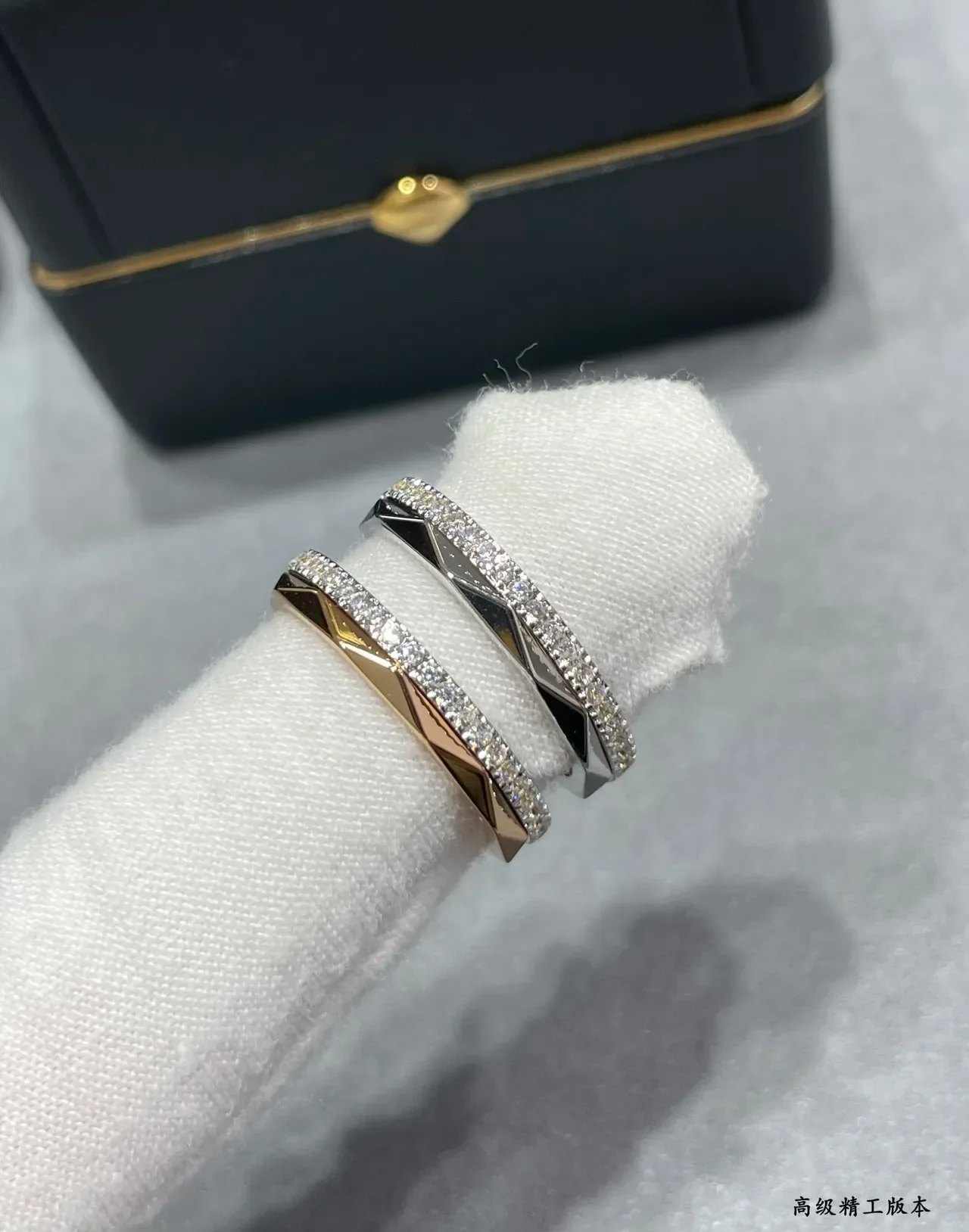 Bague géométrique faceted en argent et or avec diamants Pavé sur le bord 6