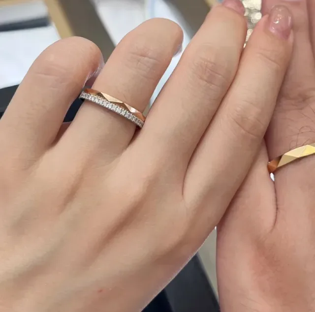 Bague géométrique faceted en argent et or avec diamants Pavé sur le bord 7
