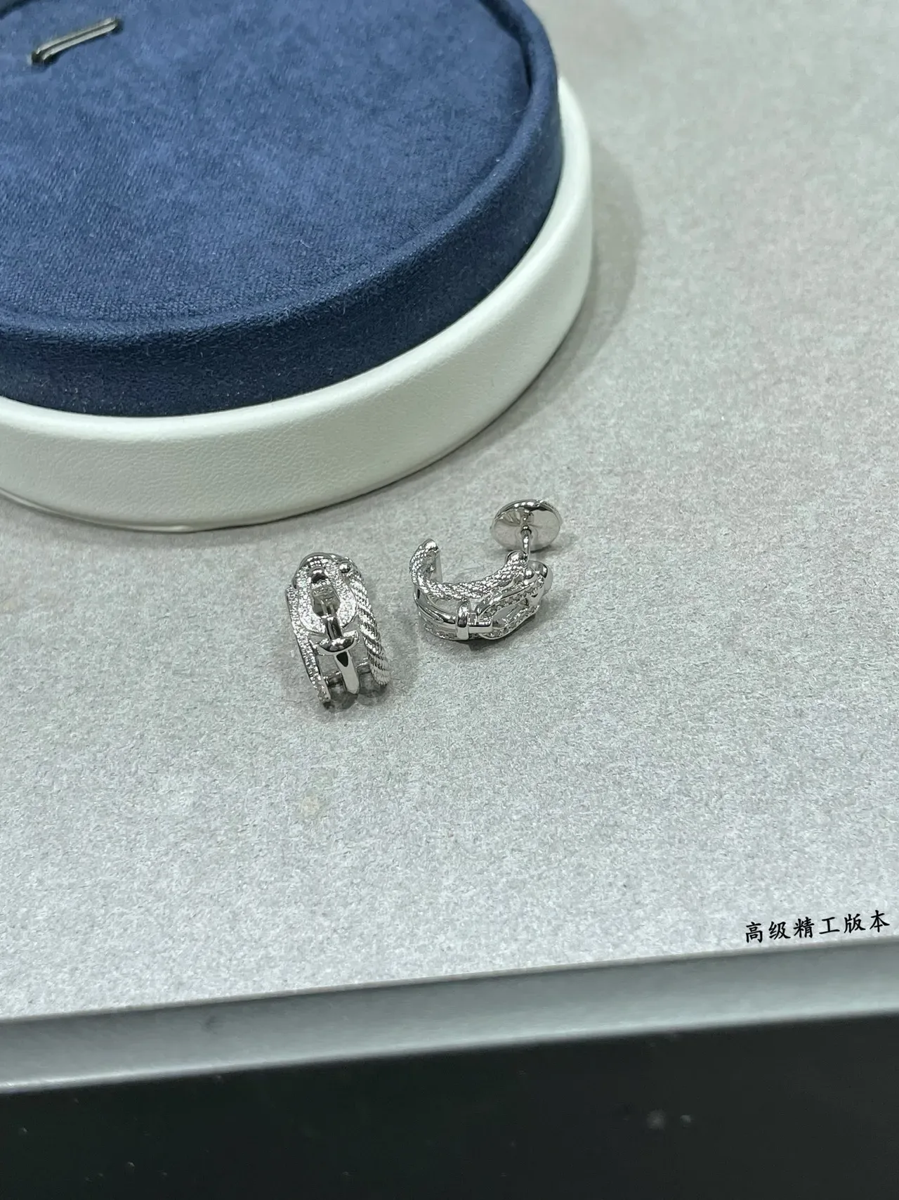 银色海军色 Pavé-Set Openwork 耳环 3
