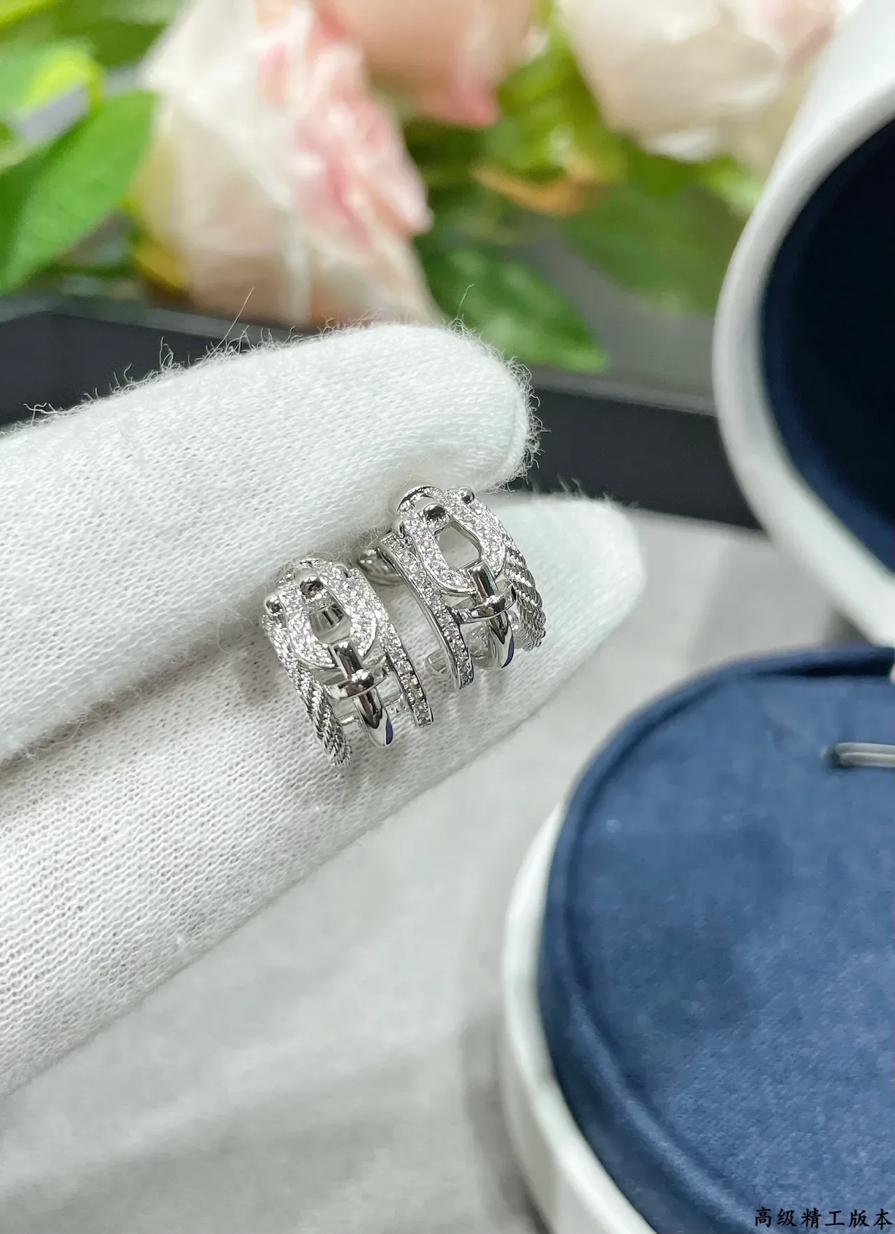 银色海军色 Pavé-Set Openwork 耳环 5