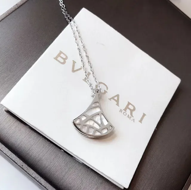 Silver-Toned Fan Pendant Necklace 3