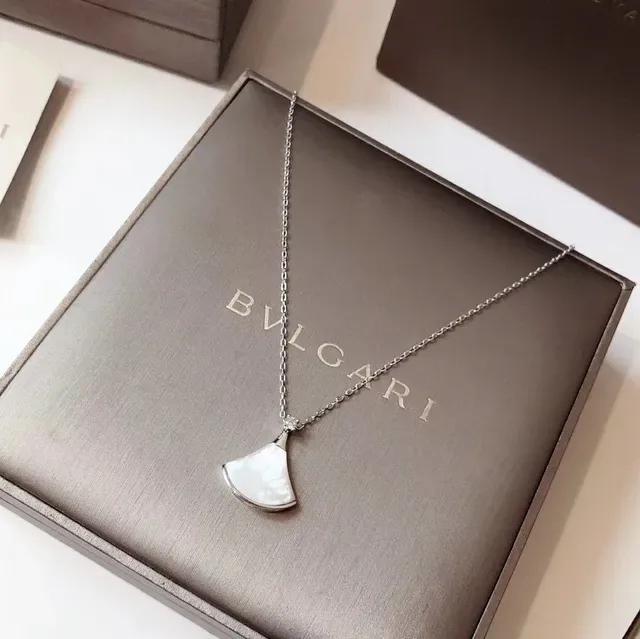 Silver-Toned Fan Pendant Necklace 5