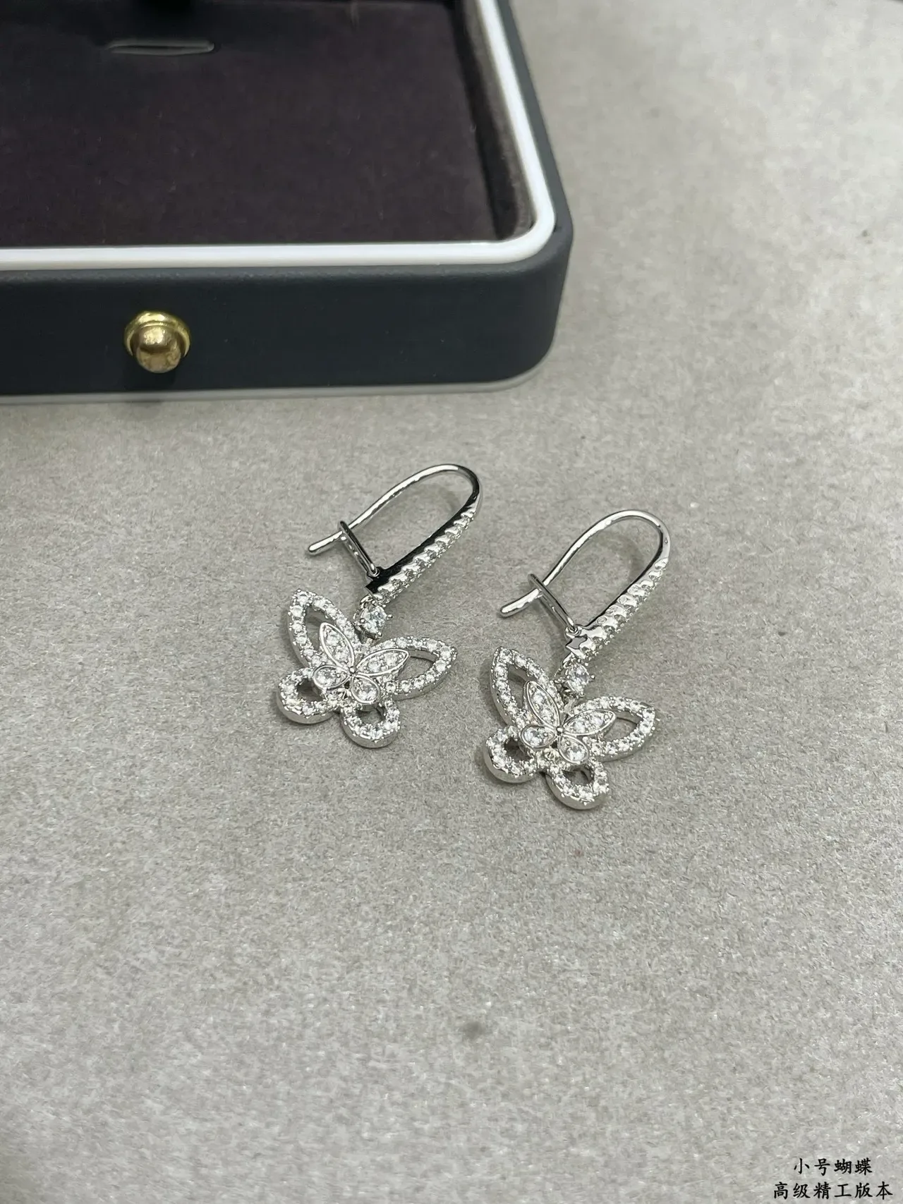 Boucles d'oreilles argent papillon silhueta pavé pierres blanches 4