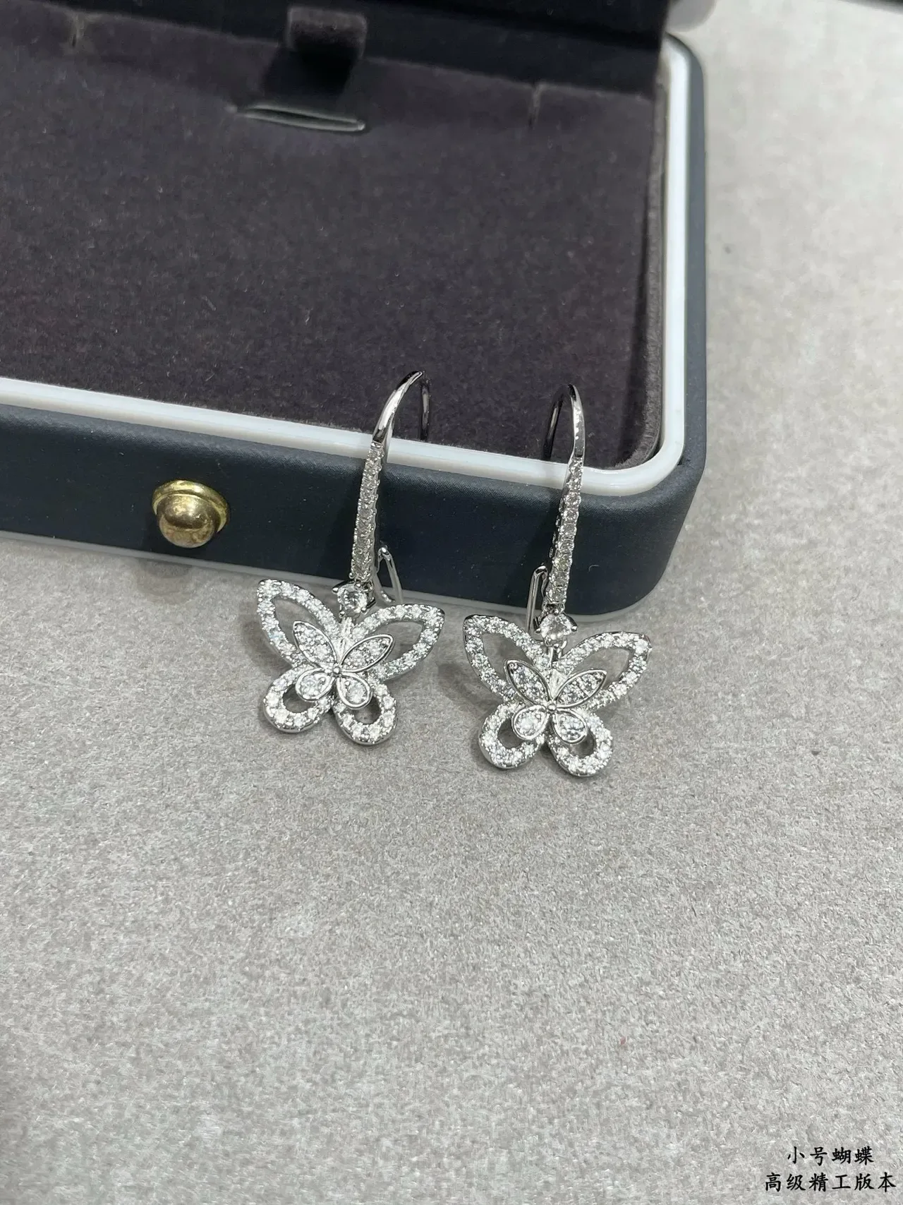 Boucles d'oreilles argent papillon silhueta pavé pierres blanches 5