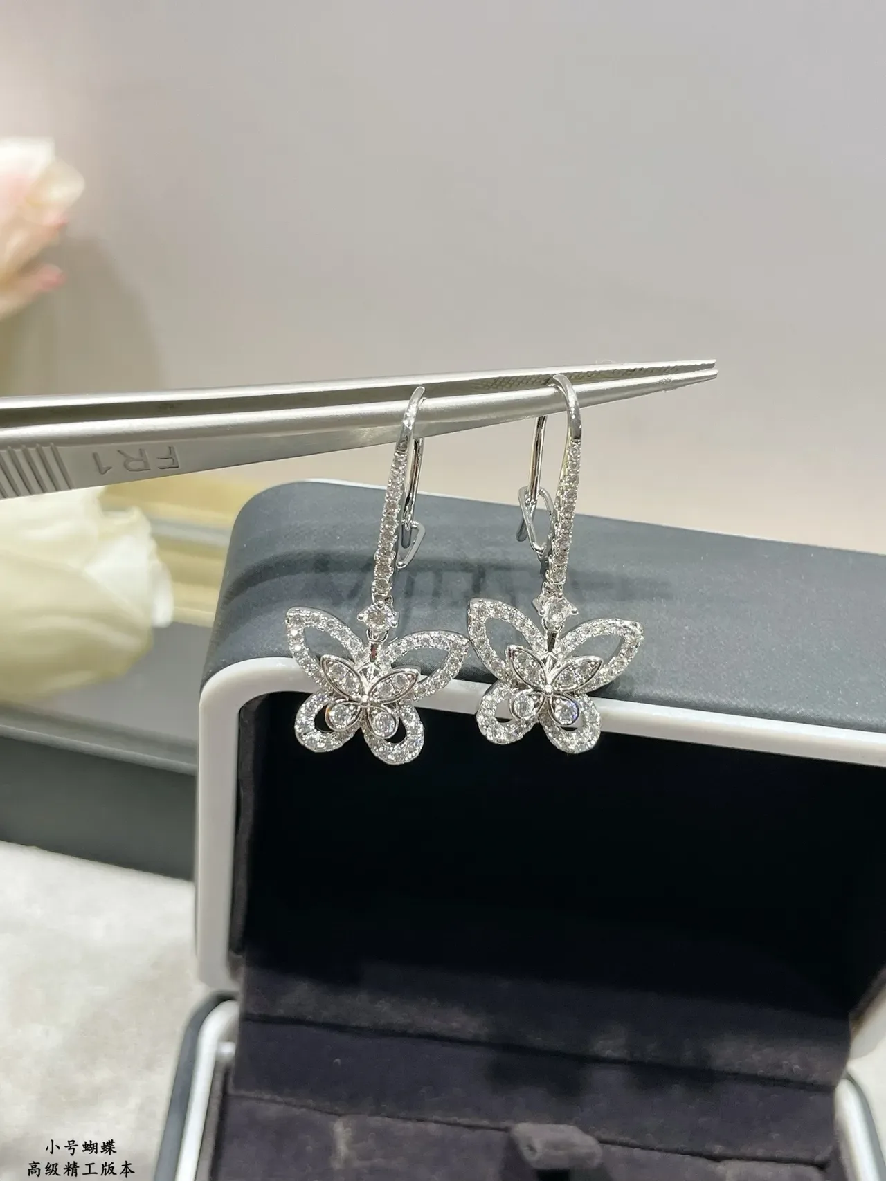 Boucles d'oreilles argent papillon silhueta pavé pierres blanches 6