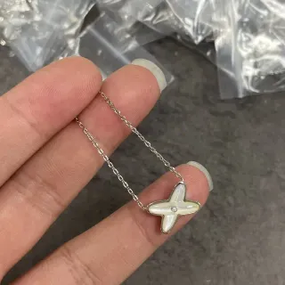 Collier Chaîne Argent Blanc et Pendentif Croix en Nacre