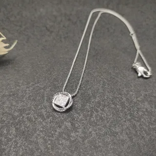 Collier argent blanc pendentif carré pavé bord tressé