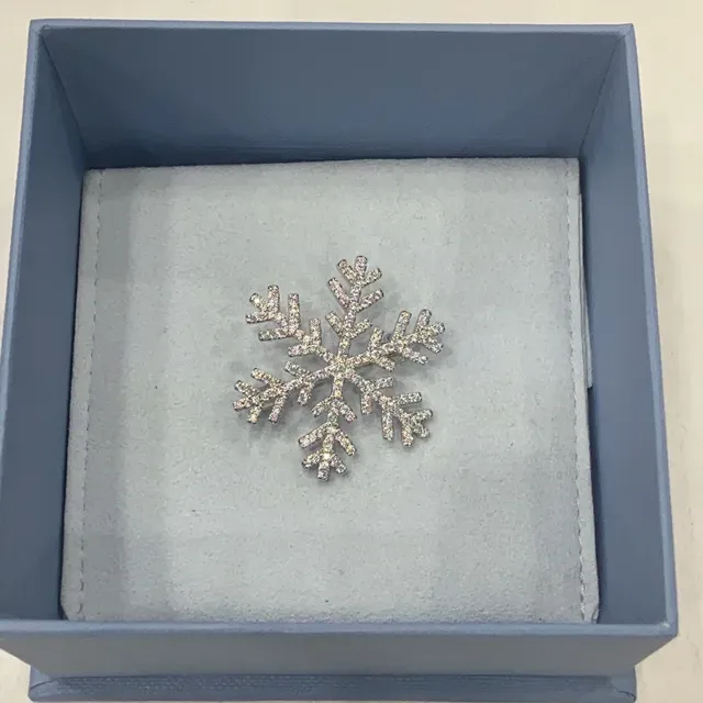 Snowflake Pavé-Set Clear Stone Brooch 3