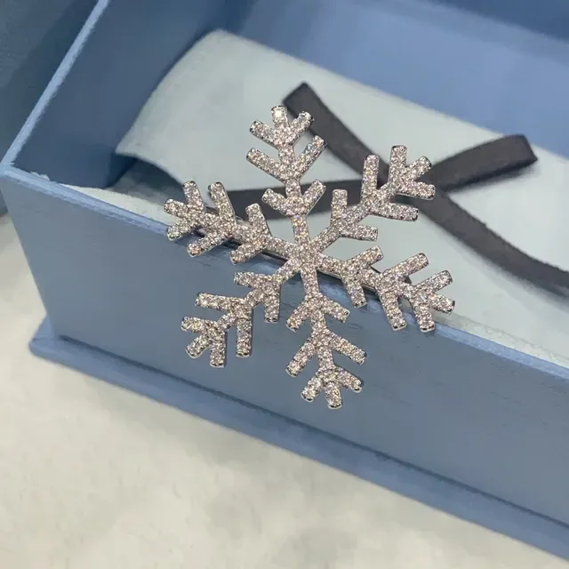 Snowflake Pavé-Set Clear Stone Brooch 6