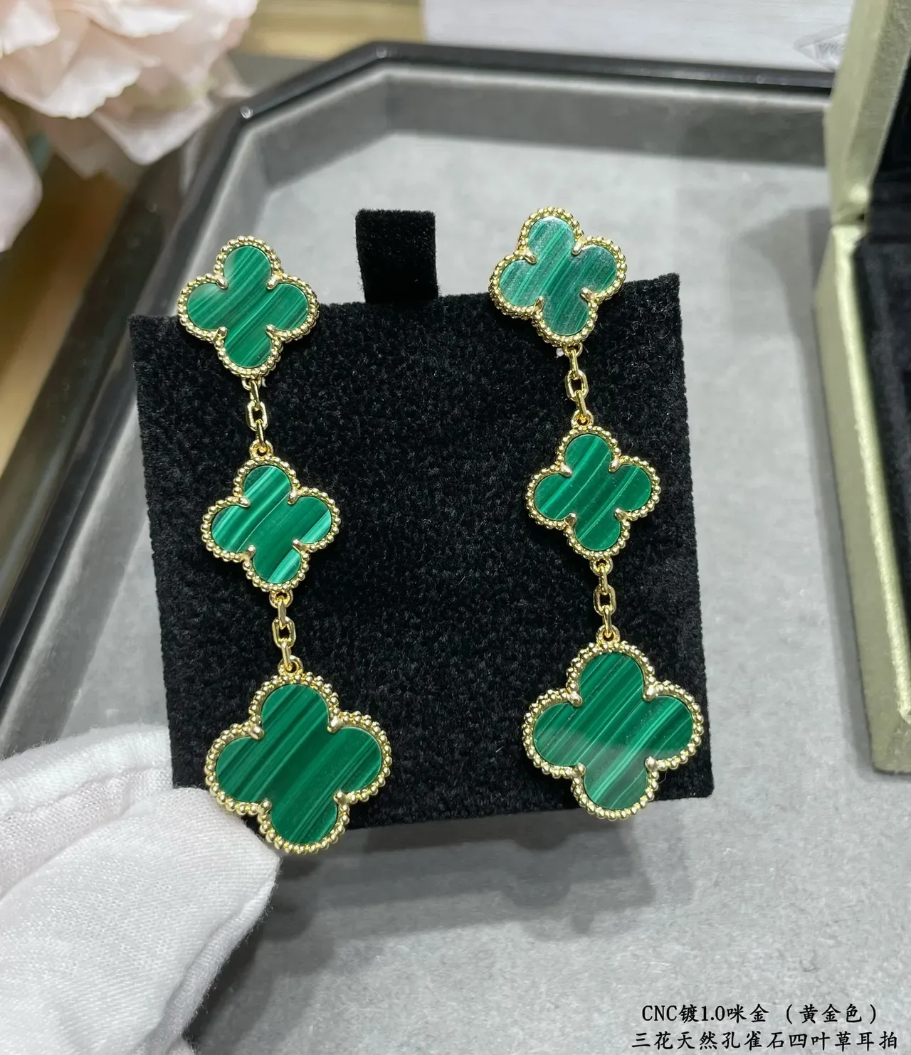 Boucles d'oreilles pendantes en forme de trèfle à trois niveaux en pierre de malachite dorée 5