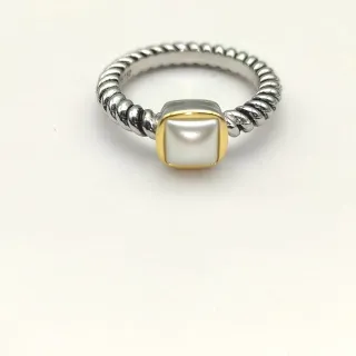 Bague bicolore à cabochon carré avec bande en corde tressée