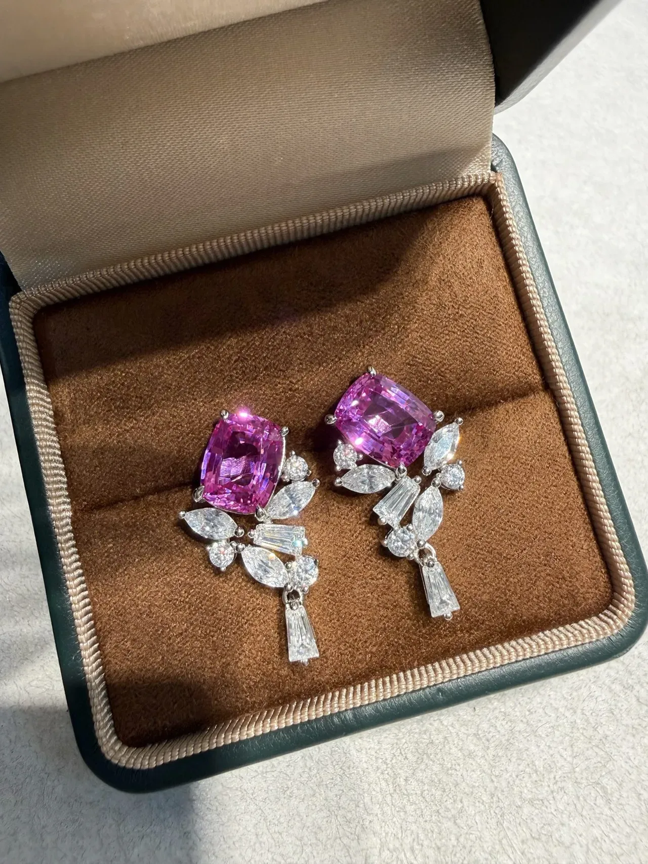 Pendientes colgantes racimo de hojas gemas talla cojín rosa vivo 3