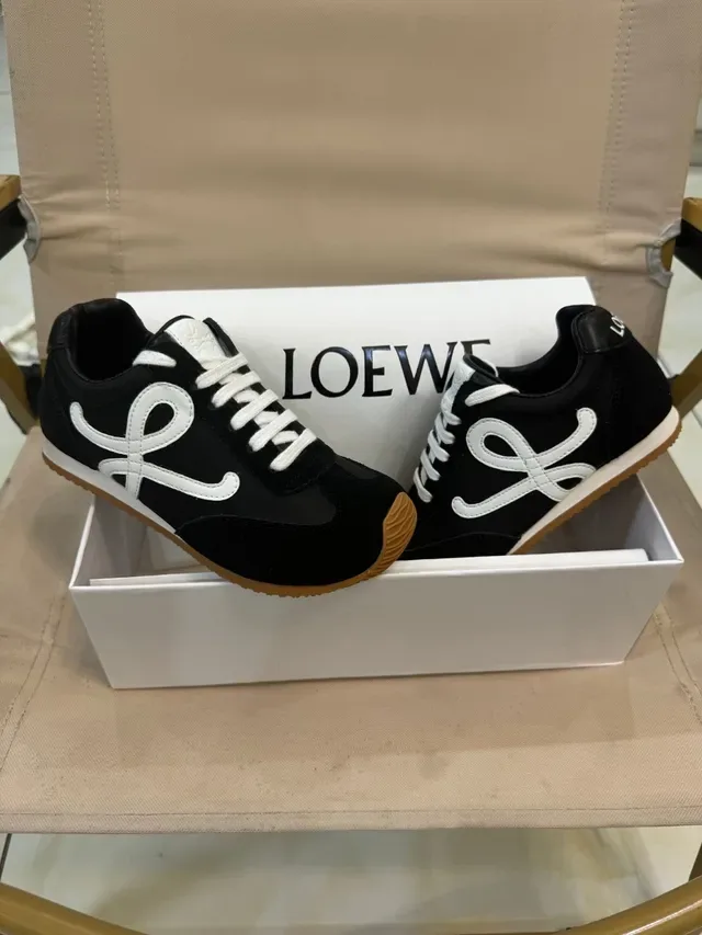 White Gray Retro Runner Silhouette Mixed Suede-Leather Upper Lifestyle Sneakers 15