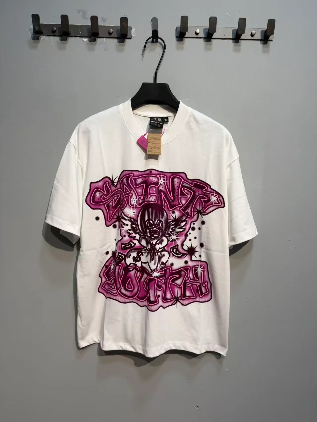 T-shirt oversize blanc et magenta imprimé graphique 5
