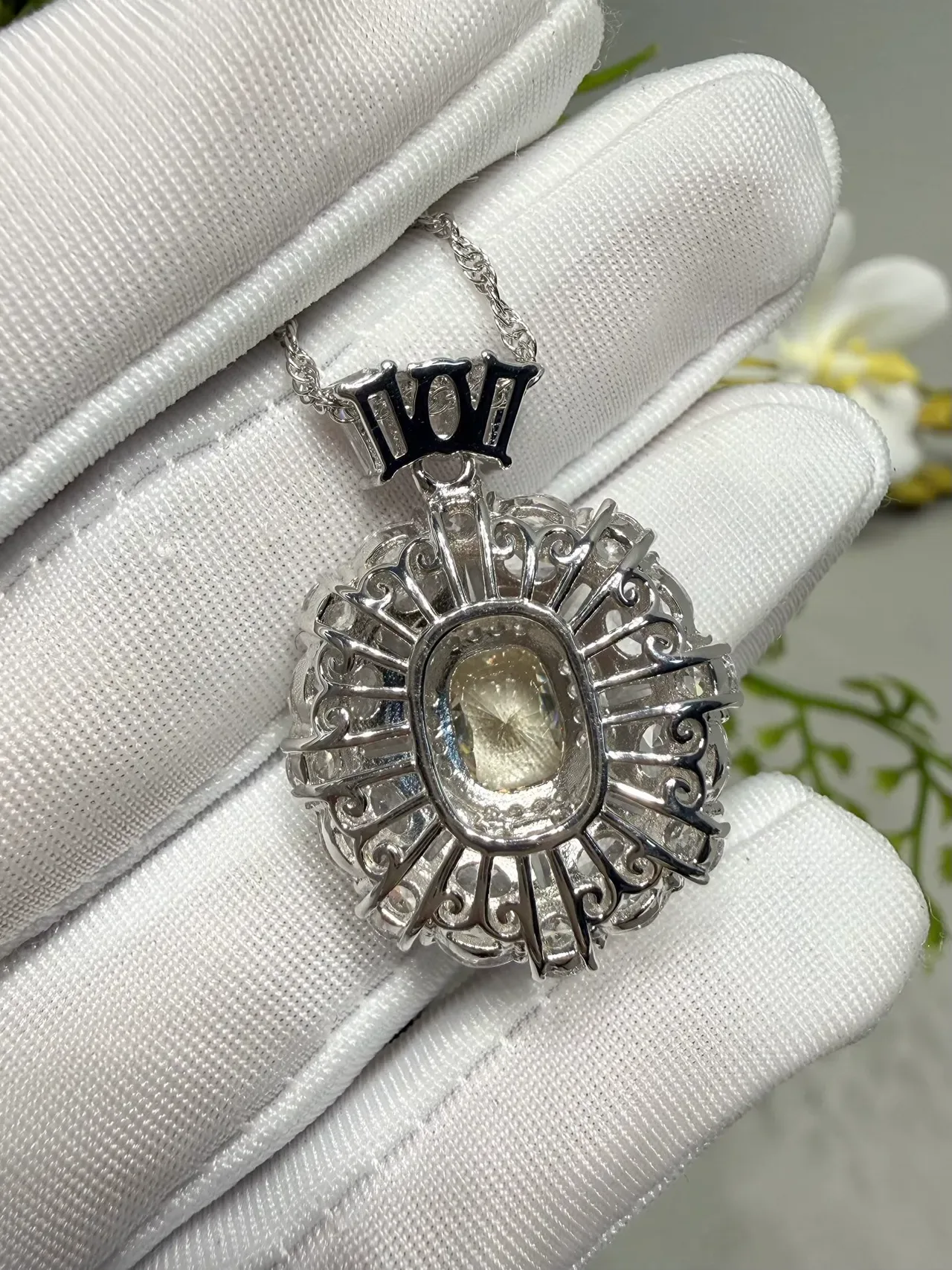 Yellow Silver Halo Cluster Pendant Multi-Stone Setting Necklace 3