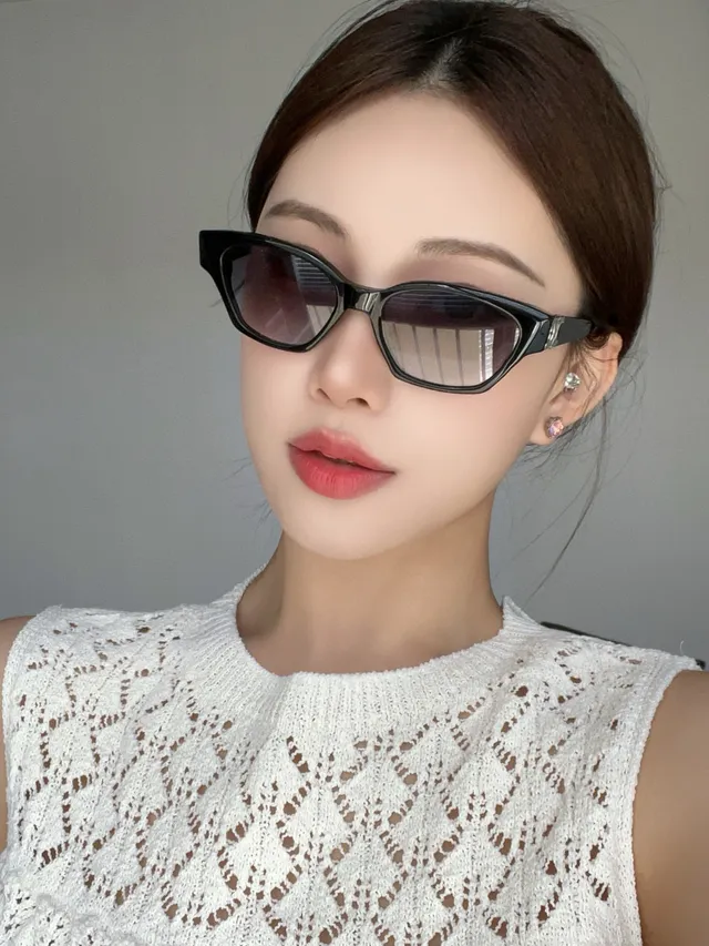 Gentle Monster Lunettes optiques noir rose silhouette yeux de chat lentilles gradient teintées 2