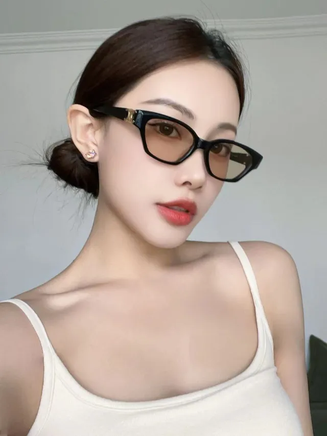 Gentle Monster Lunettes optiques noir rose silhouette yeux de chat lentilles gradient teintées 6