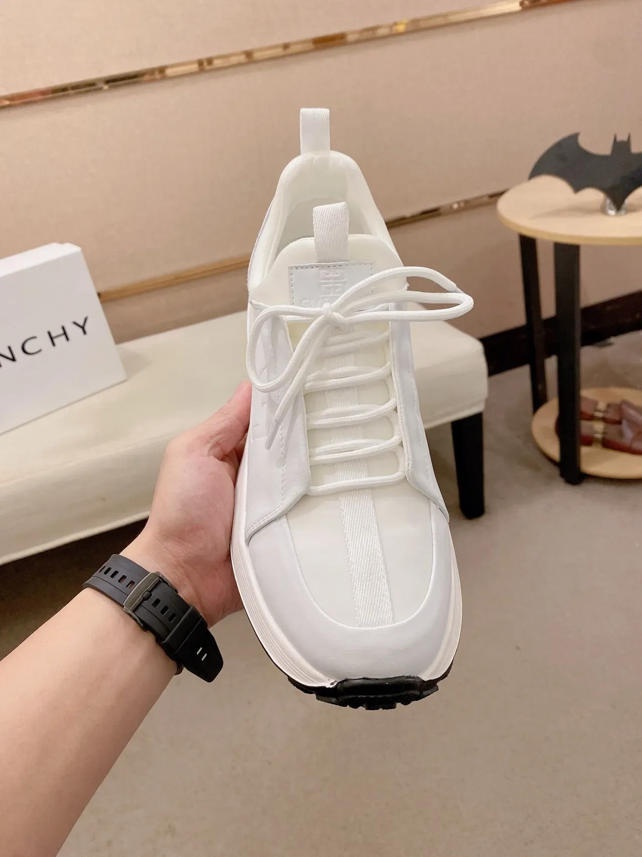 Givenchy City Sport Tênis Lifestyle Brancos com logo embossado 2
