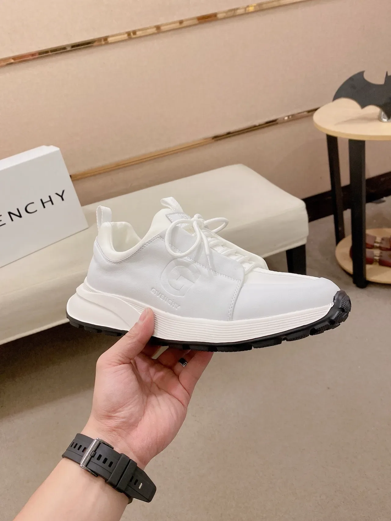 Givenchy City Sport Tênis Lifestyle Brancos com logo embossado 4