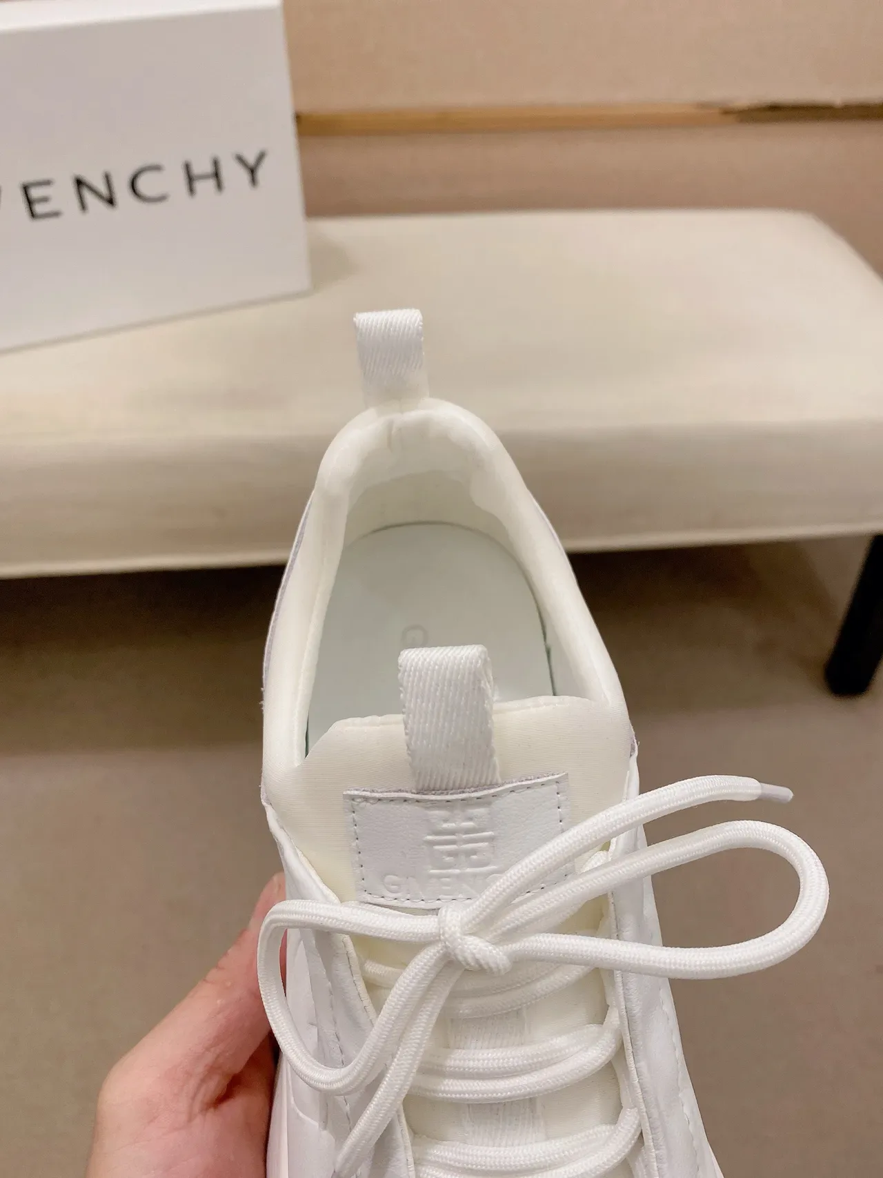 Givenchy City Sport Tênis Lifestyle Brancos com logo embossado 6