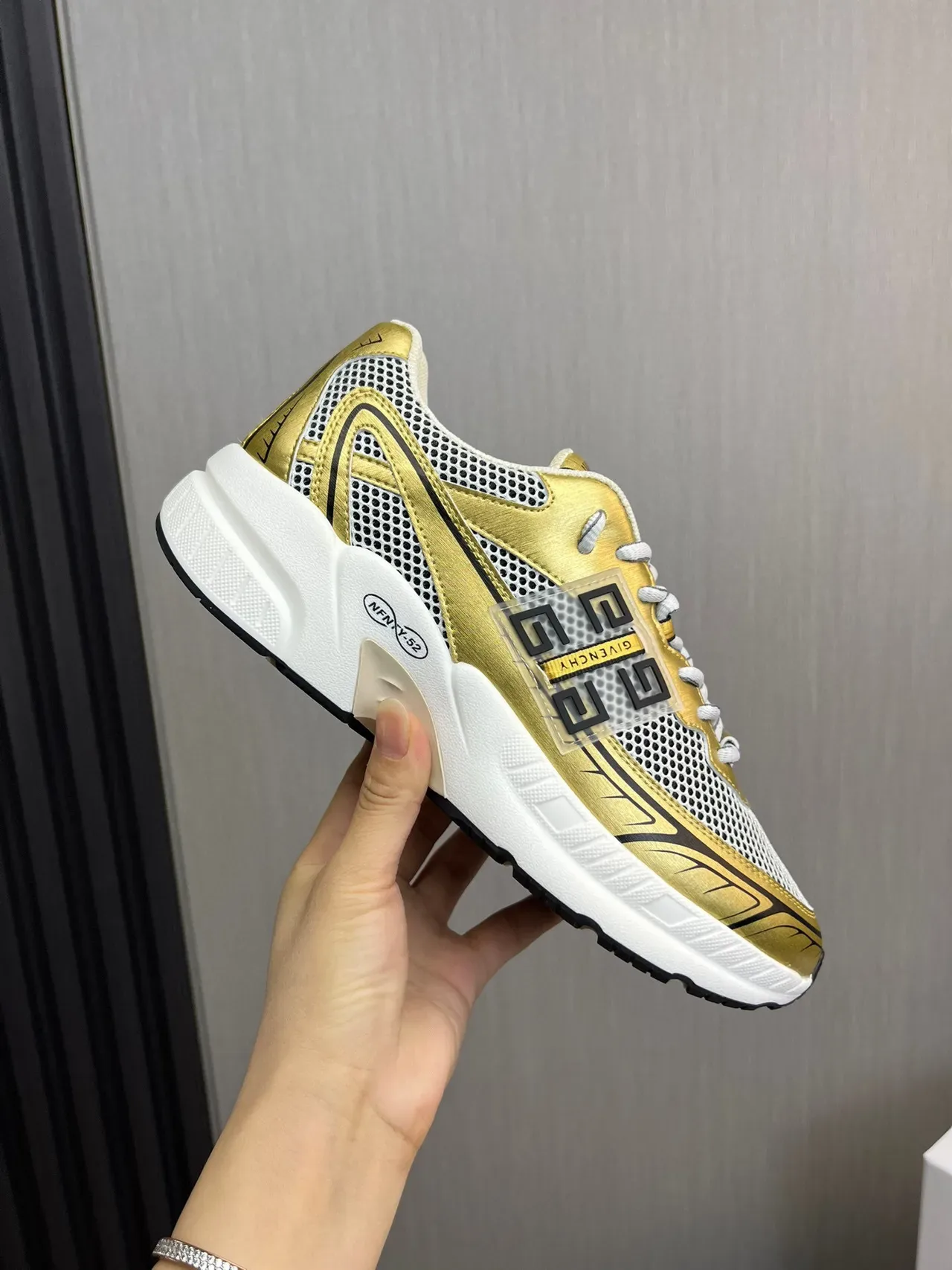 Givenchy Spectre Sneakers Chunky Or Métallique et Blanc 7