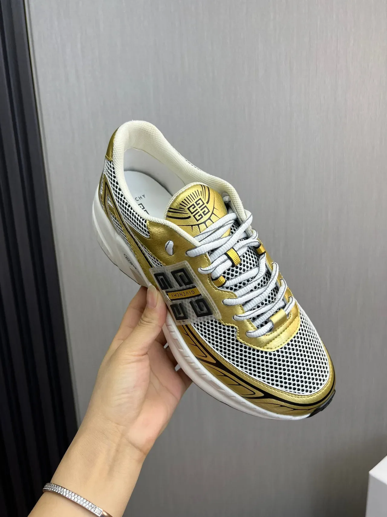 Givenchy Spectre Sneakers Chunky Or Métallique et Blanc 8