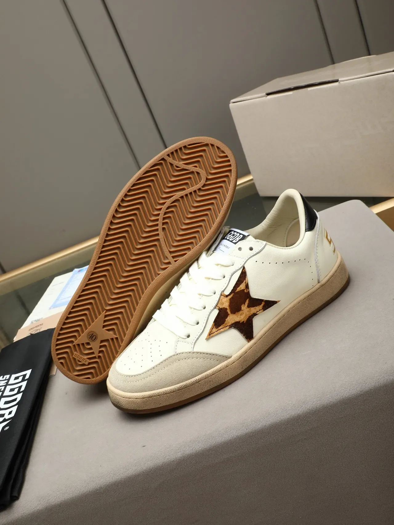 Golden Goose Ball Star Off-White Leopard Star حذاء أسلوب حياة 4
