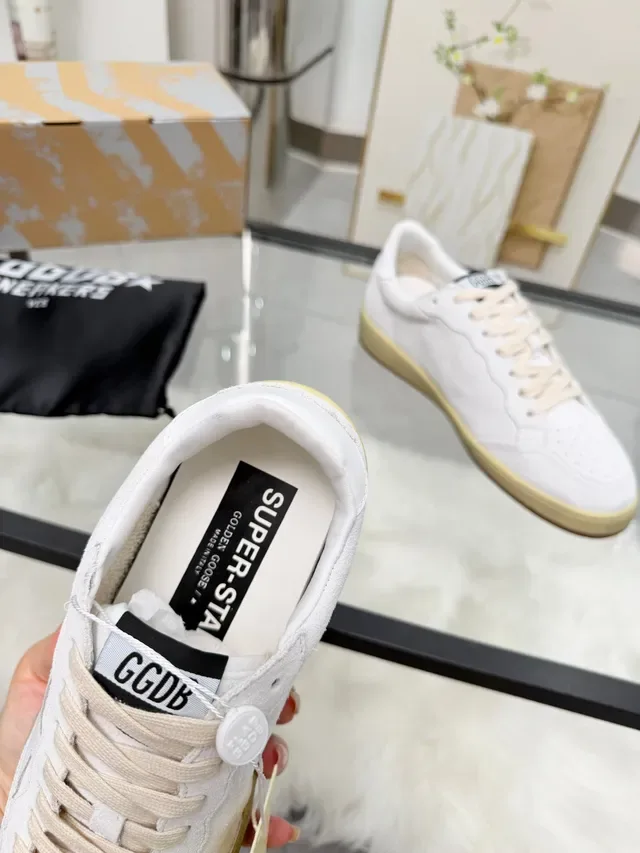Golden Goose Ball Star أوف وايت سويدي لايف ستايل سنيكرز 3