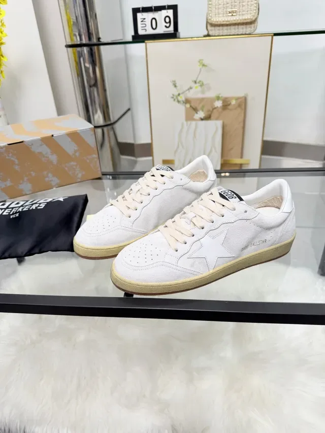 Golden Goose Ball Star أوف وايت سويدي لايف ستايل سنيكرز 5