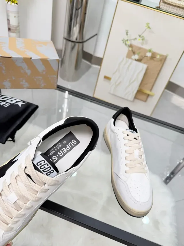Golden Goose Ball Star Sneakers Lifestyle Blanc et Noir Star 3