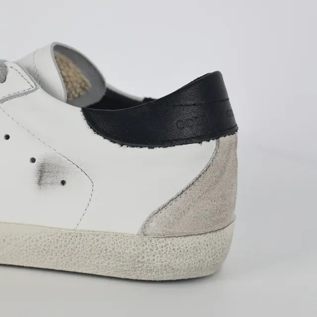 Golden Goose Superstar ডিস্ট্রেসড সাদা চামড়ার লাইফস্টাইল স্নিকার 4