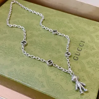 Gucci অ্যাস্ট্রোনট পেন্ডেন্ট সিলভার চেইন হার