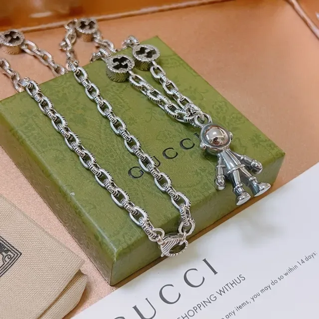 Gucci pendentif Astronaut collier chaîne argentée 3