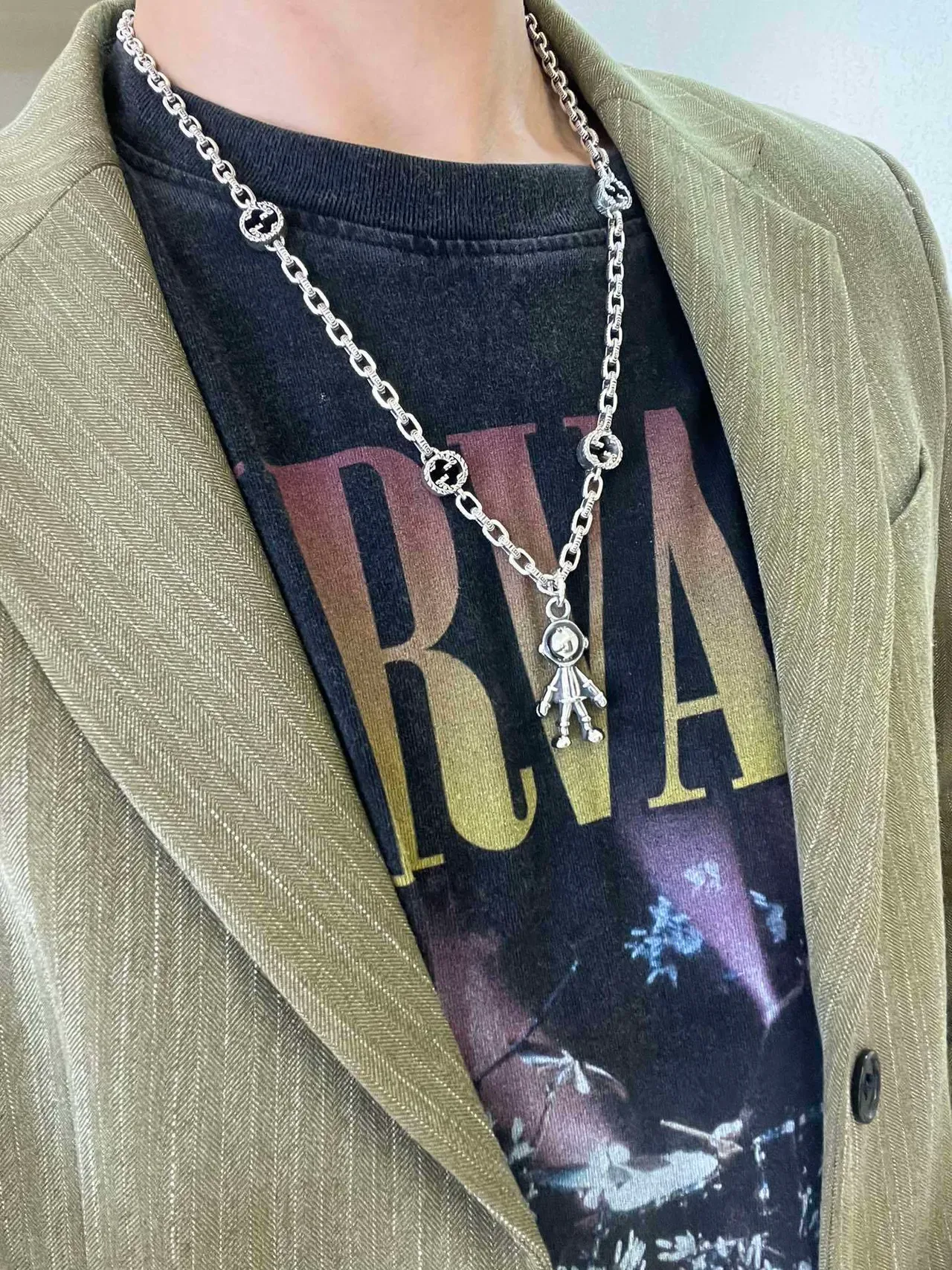 Gucci pendentif Astronaut collier chaîne argentée 5