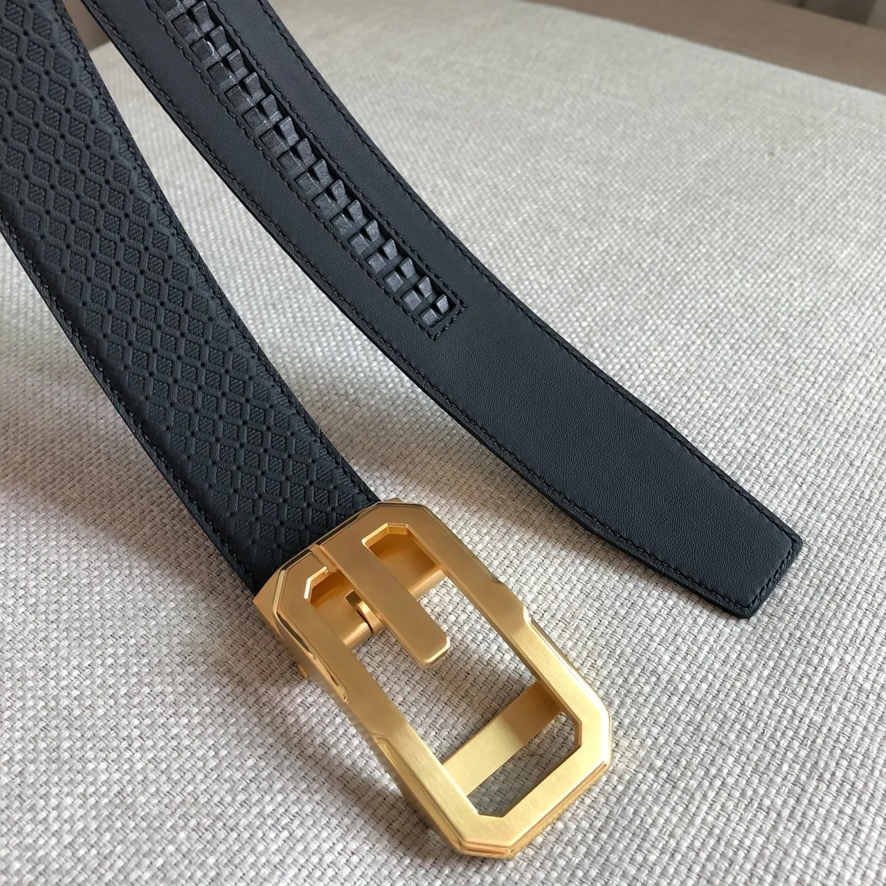 Gucci Automatic Sliding Buckle Belt Black Silver Perforated Diamond-Pattern Leather Belt 2