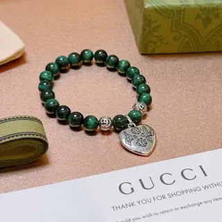 Gucci سوار خرز أخضر طراز حجر المالاخايت وألوان فضية قلادة قلبية