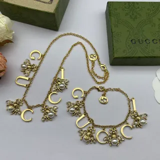গুসি বি এবং গুসি লেটার চার্ম গোল্ড-টোন নেকলেস