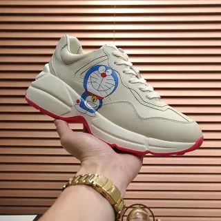Gucci Zapatillas chunky de cuero beige con suela roja
