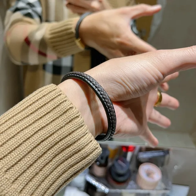 Gucci سوارة جلدية متشابكة أسود ذهبي مع إغلاق مغناطيسي 5