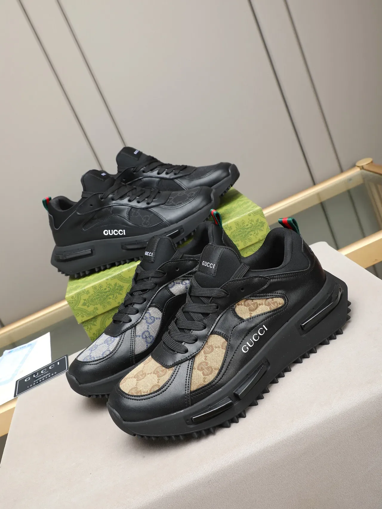 Gucci काला हरा चमड़ा और जाली स्नीकर्स बोल्ड साइड लोगो 2