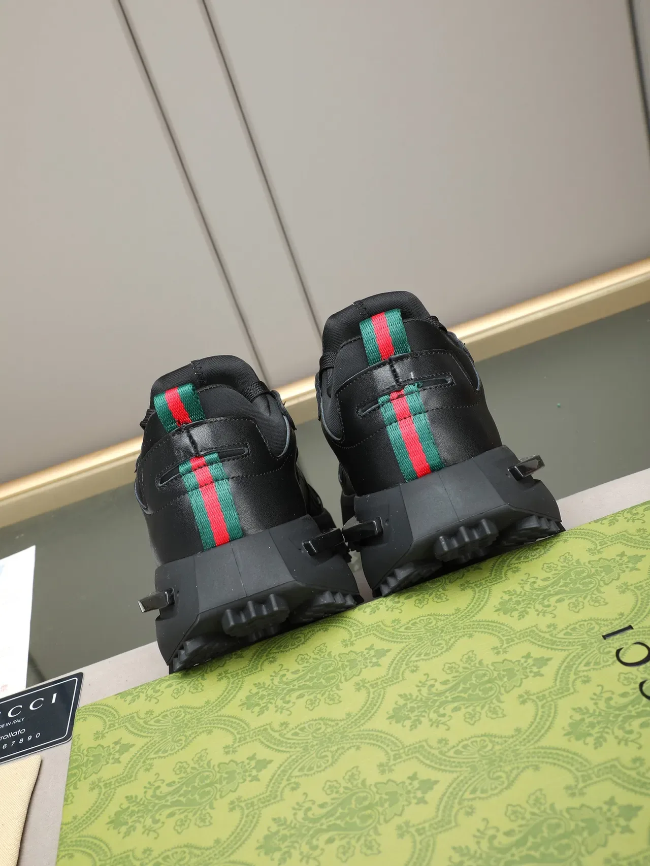 Gucci काला हरा चमड़ा और जाली स्नीकर्स बोल्ड साइड लोगो 4
