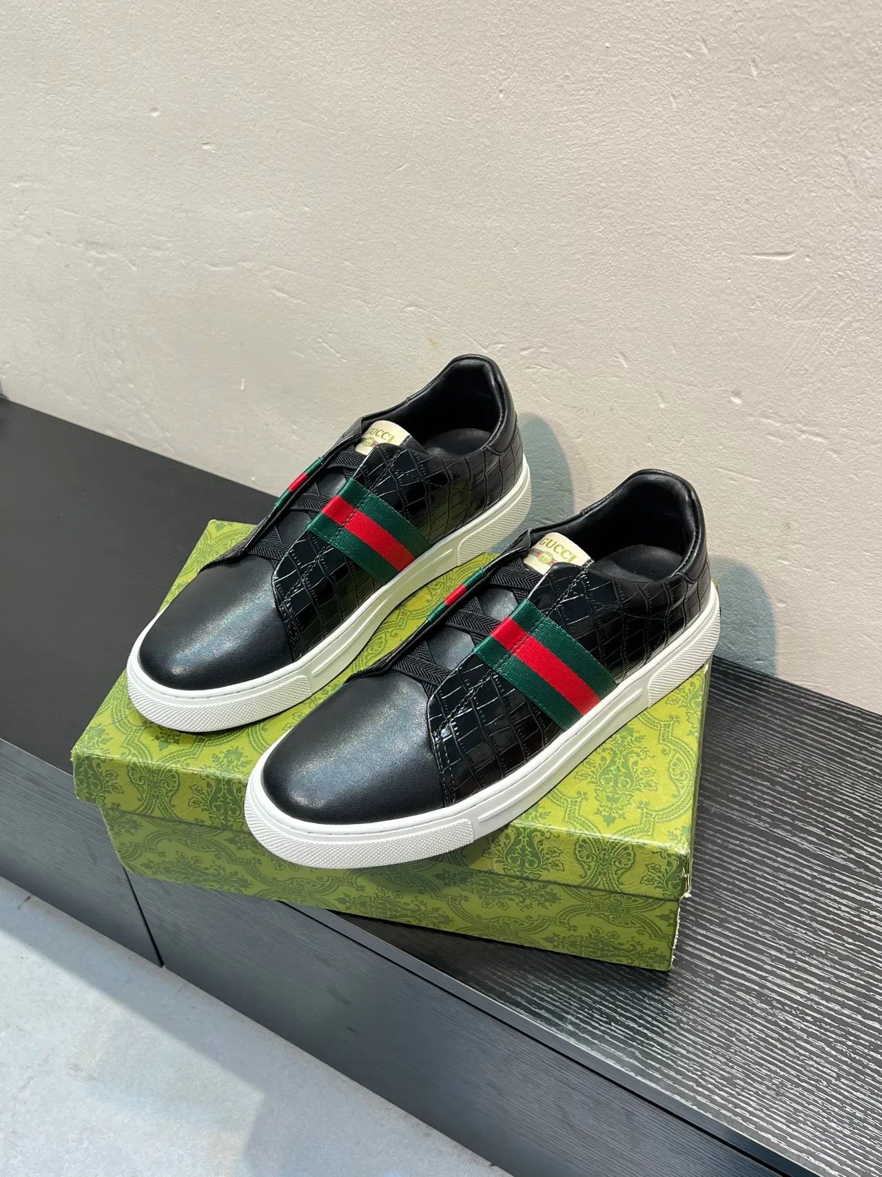 Gucci Preto Verde Slip-On Croc-Embossed Couro Lifestyle Sneakers 3
