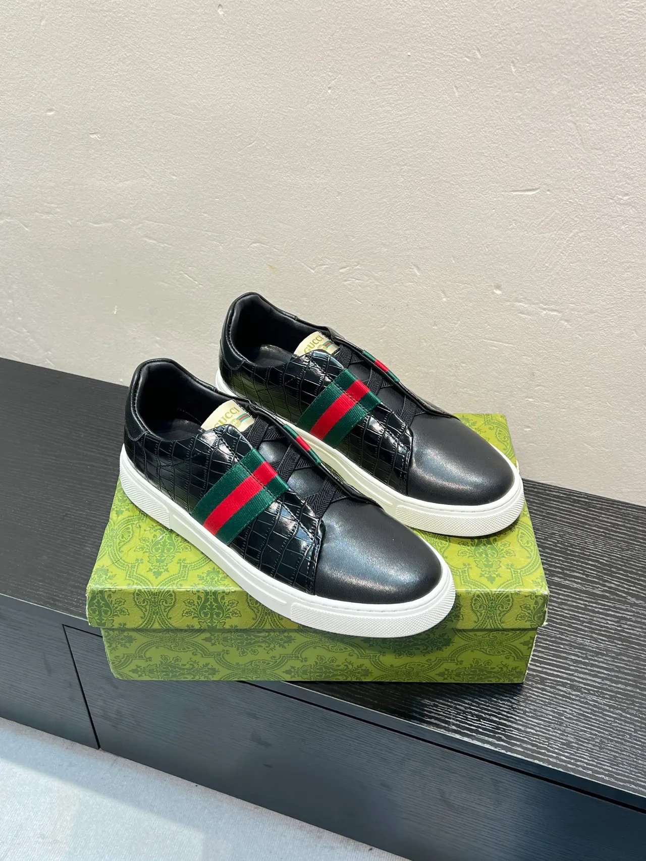 Gucci Preto Verde Slip-On Croc-Embossed Couro Lifestyle Sneakers 5