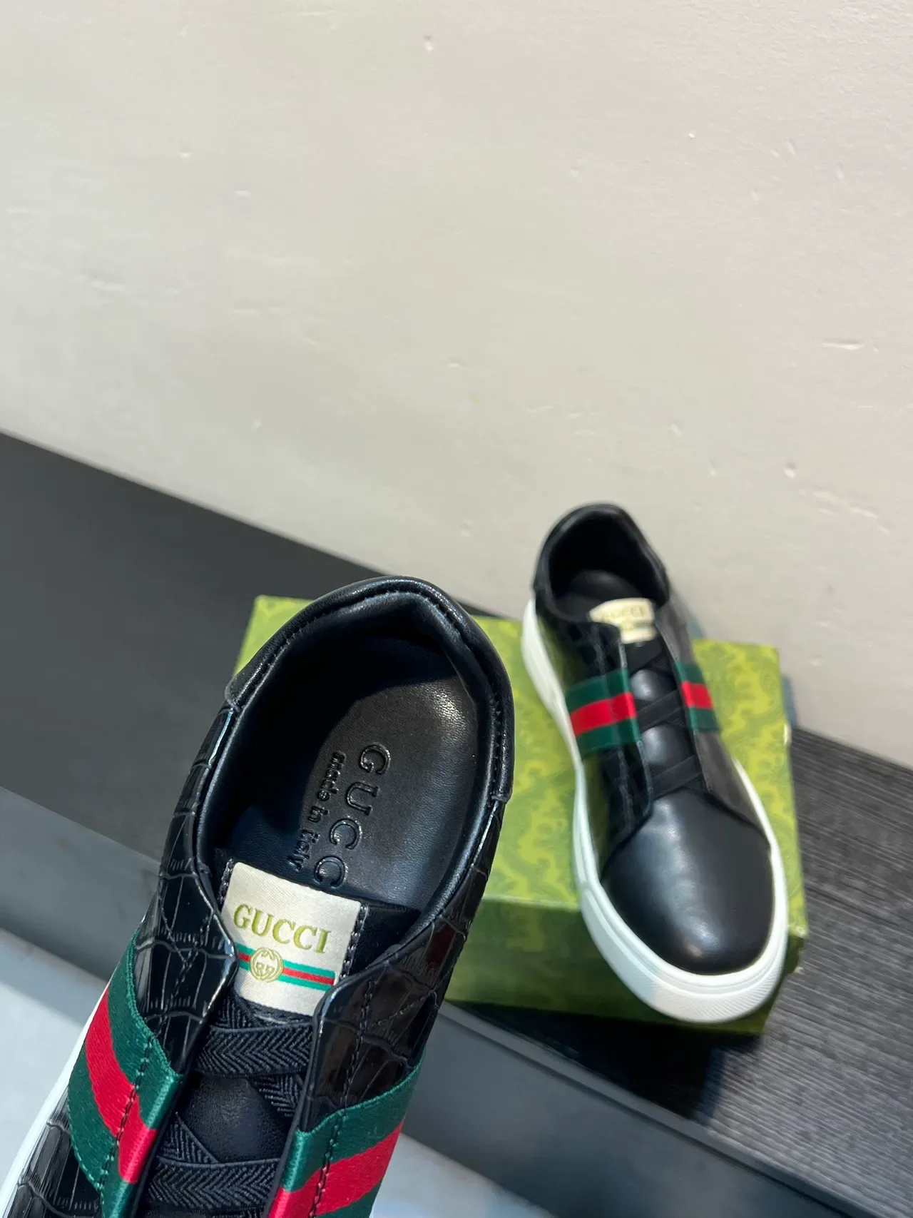 Gucci Preto Verde Slip-On Croc-Embossed Couro Lifestyle Sneakers 7