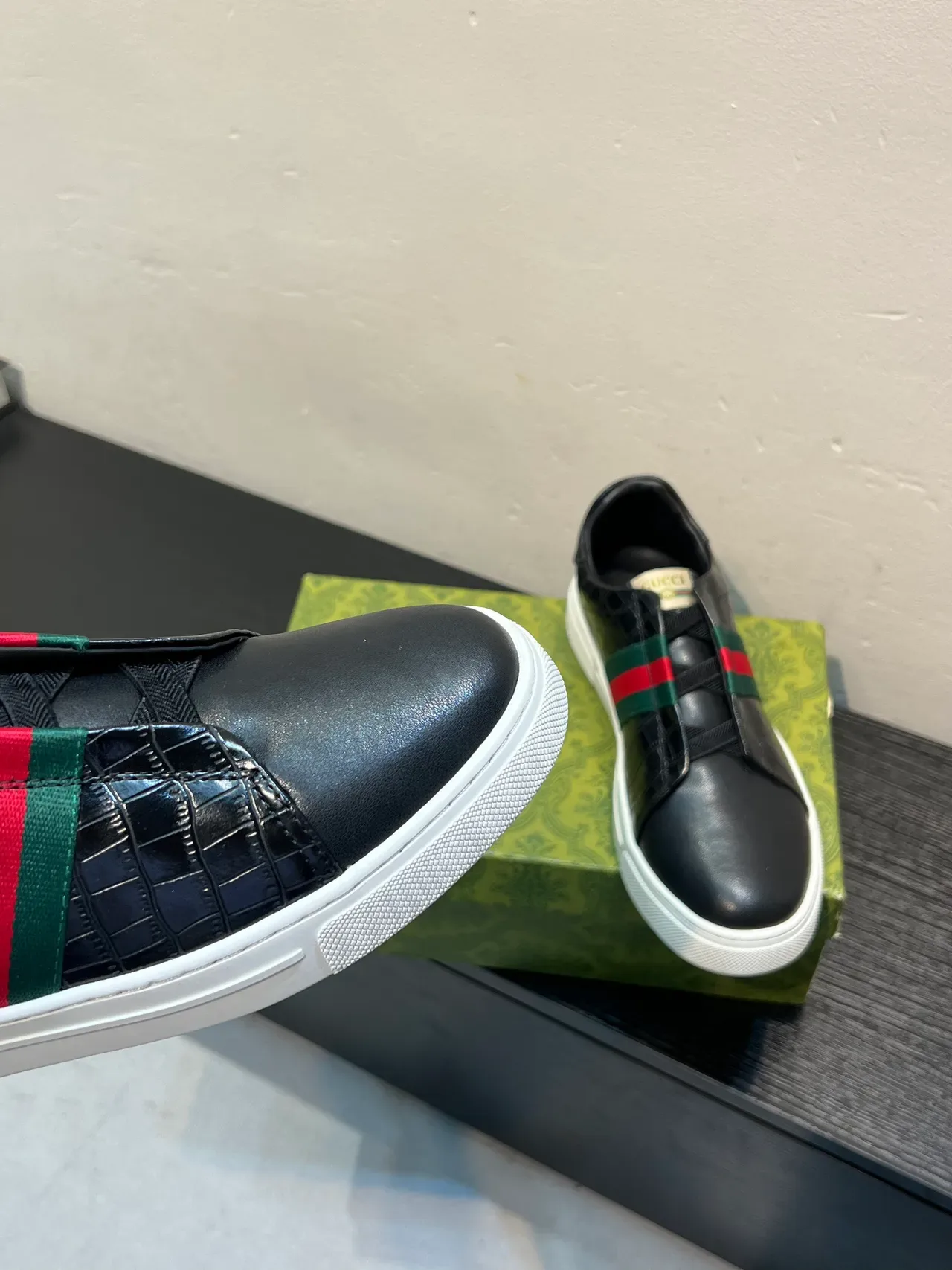 Gucci Preto Verde Slip-On Croc-Embossed Couro Lifestyle Sneakers 8