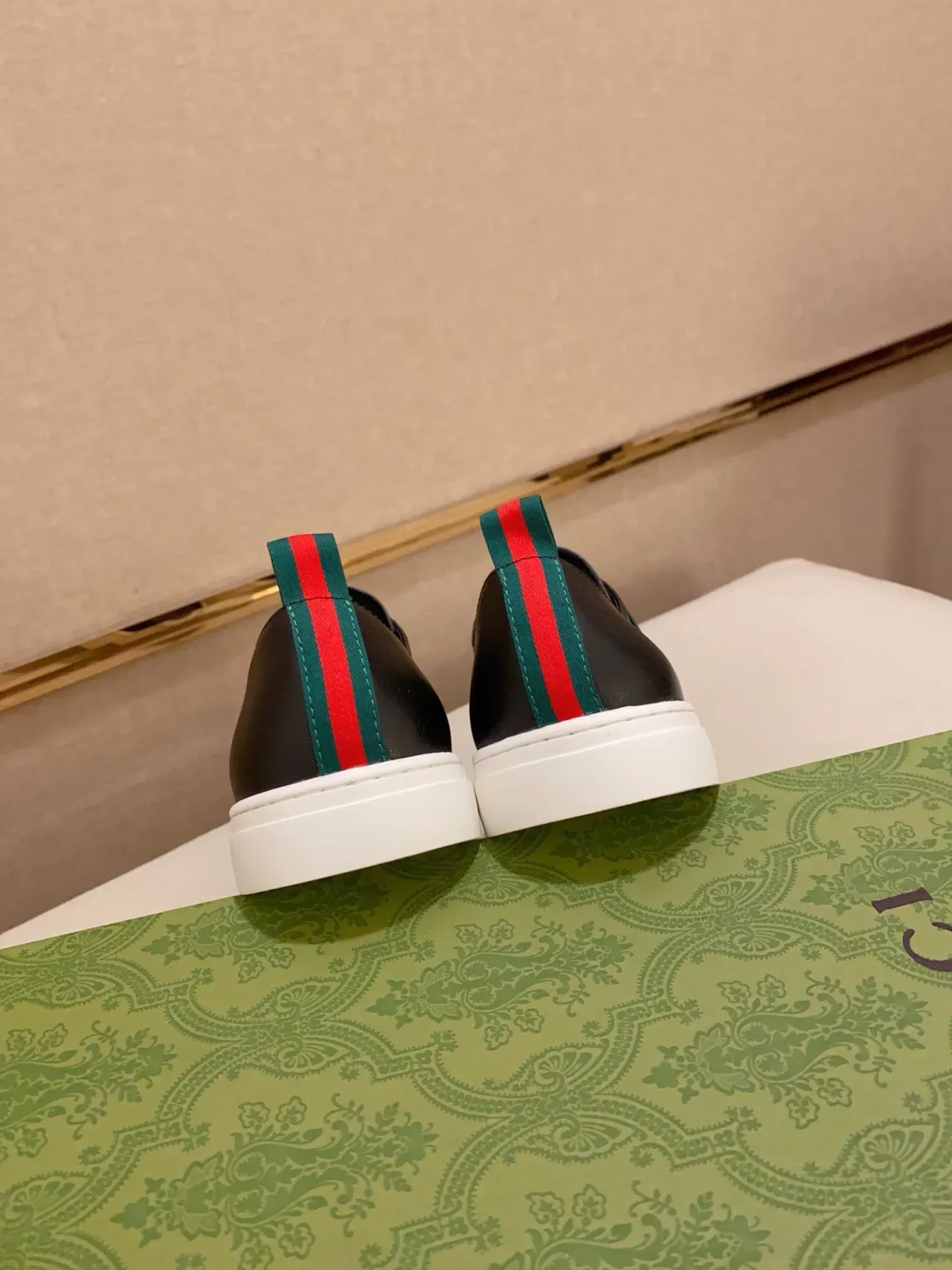 Gucci أسود أخضر منزلق جلد علوي أسلوب حياة رياضي 9